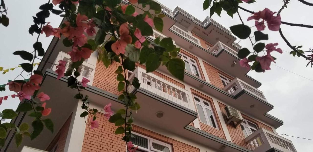 Hotel Cloud 9 Garden Kathmandu Esterno foto