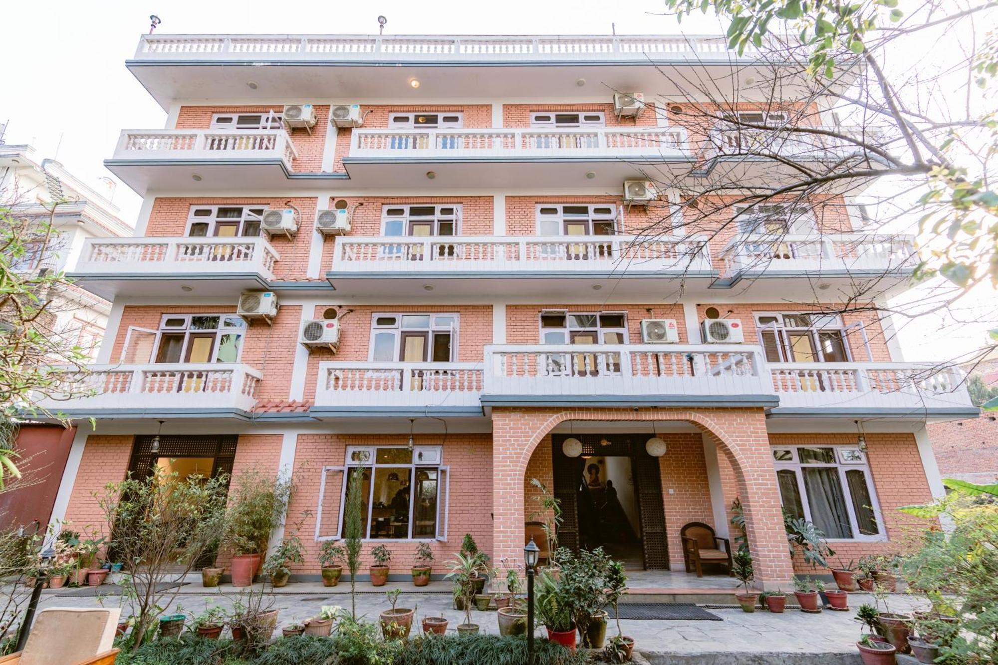 Hotel Cloud 9 Garden Kathmandu Esterno foto